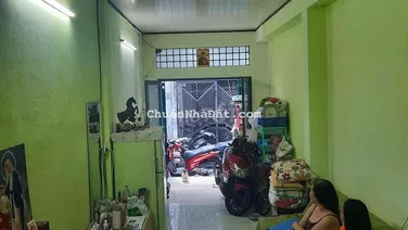 Bán nhà ngay chợ Bùi Thế Mỹ, 35m2, Hẻm 4M, 3 phòng ngủ, giá 3tỷ4 TL