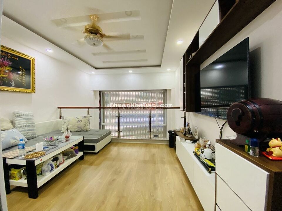 Ngộp Bán Nhà Lạc Long Quân - 44m2 -5 tấm HXH