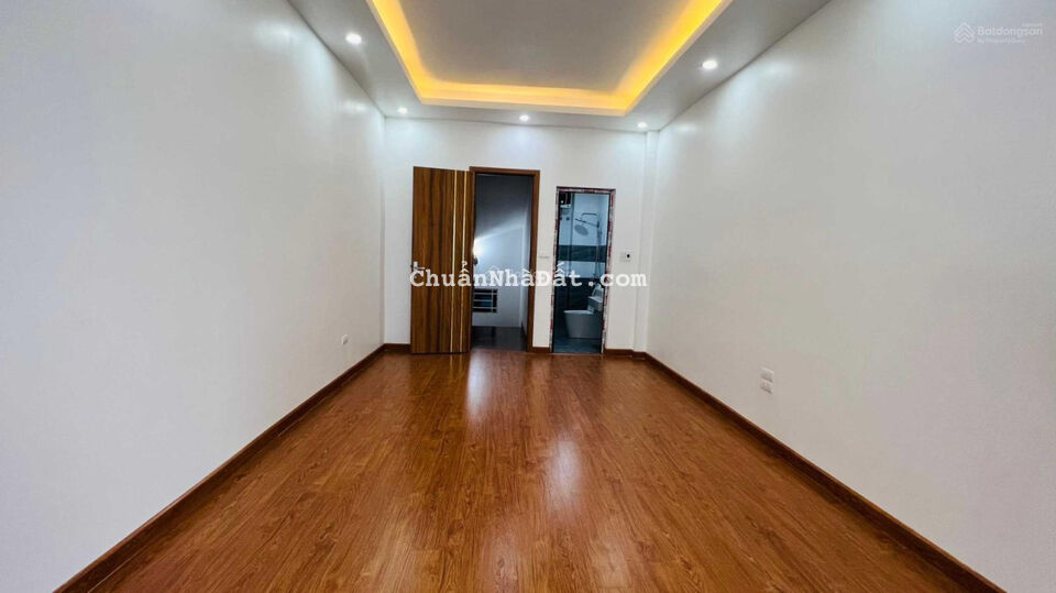 Bán nhà cực đẹp, lô góc, 36m2 + 5 tầng, giá giảm còn 3.8 tỷ. Vị trí đắc địa gần lotte Lạc Long Quân