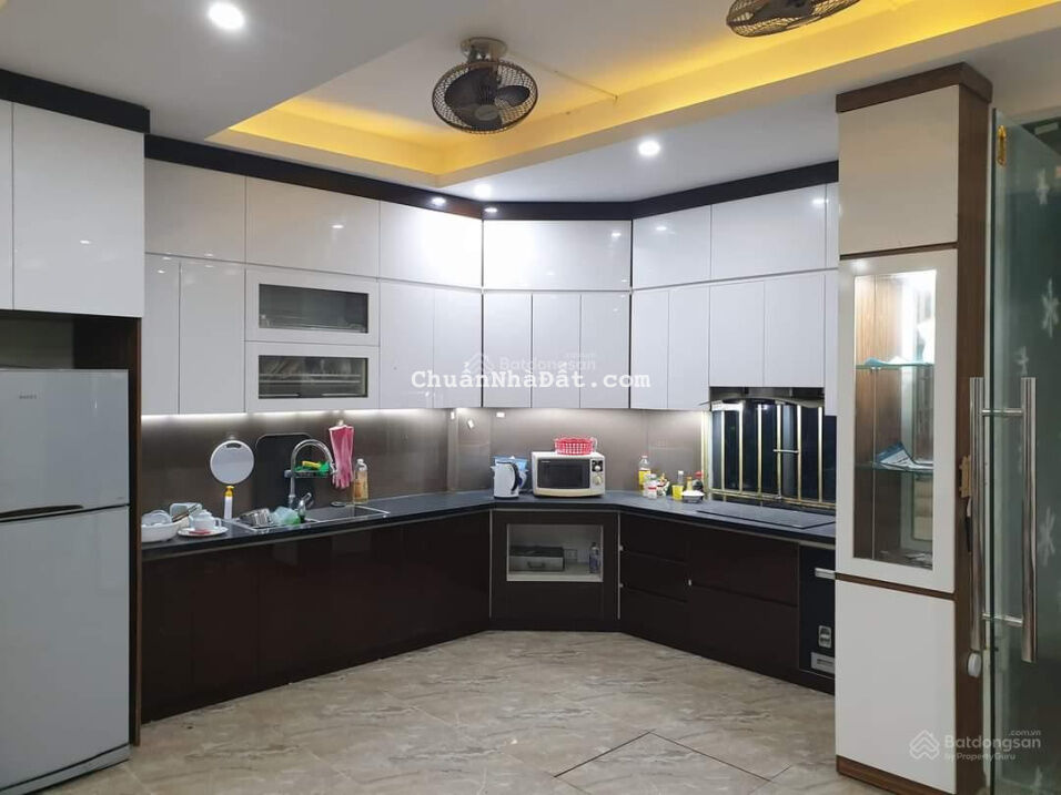 Hiếm! Bán nhà Xuân La, Tây Hồ 50m2, 5 tầng, giá nhỉnh 6 tỷ - 2 thoáng - 20m ô tô tránh