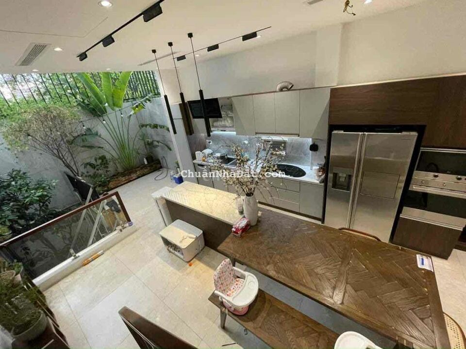 bán nhà mặt tiền Thành Phố Thủ Đức 6*20, 5 lầu giá 23.5 tỷ