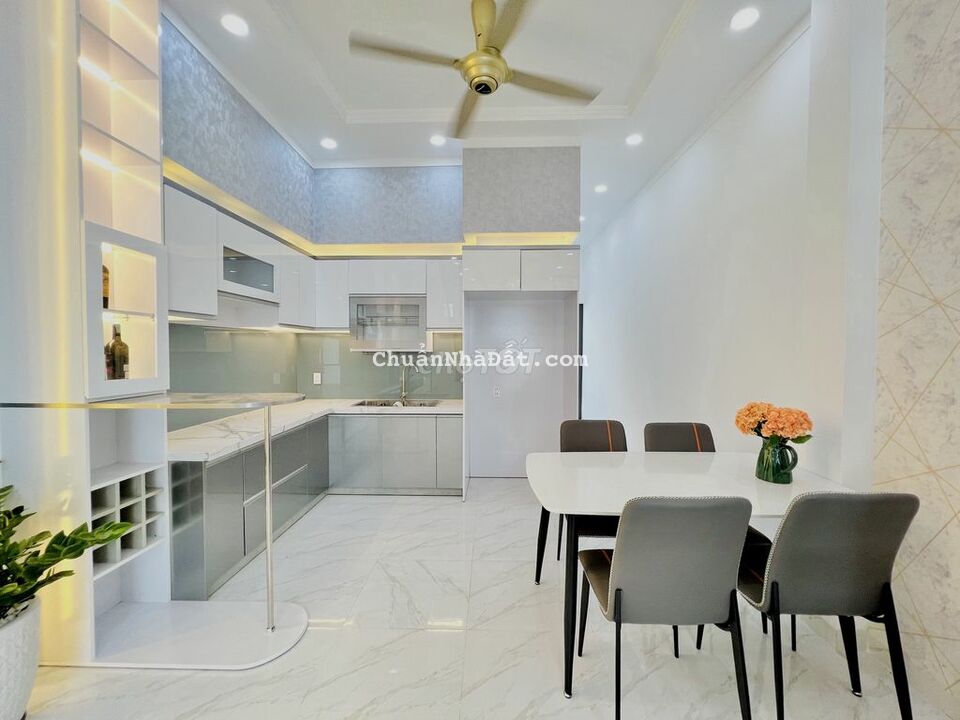 Bán nhà phường Phú Mỹ Thủ Dầu Một, nhà đẹp giá rẻ tặng đầy đủ nội thất