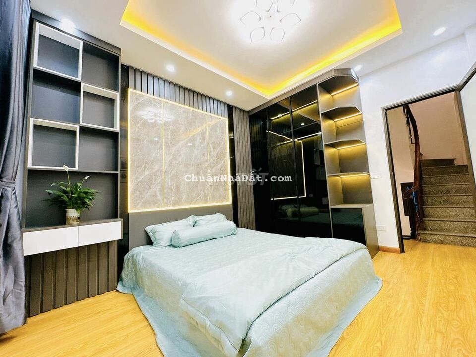 BÁN NHÀ KIM GIANG HƠN 2 TỶ 4 NGỦ NHÀ ĐẤT - SỔ ĐẸP SÁT Ô TÔ