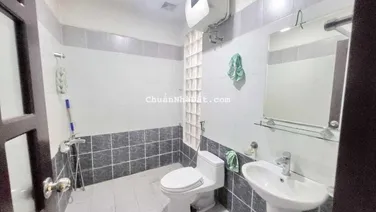 Bán đất tặng nhà Nhân Chính - Diện tích 180 m2, MT 6m, 5 tầng kiên cố, ngõ ô tô tránh - 41 tỷ