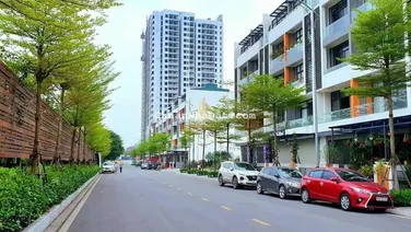 180m phố Đội Cấn có nhà 3 tầng, mặt tiền 10m, xây tòa hợp lý.