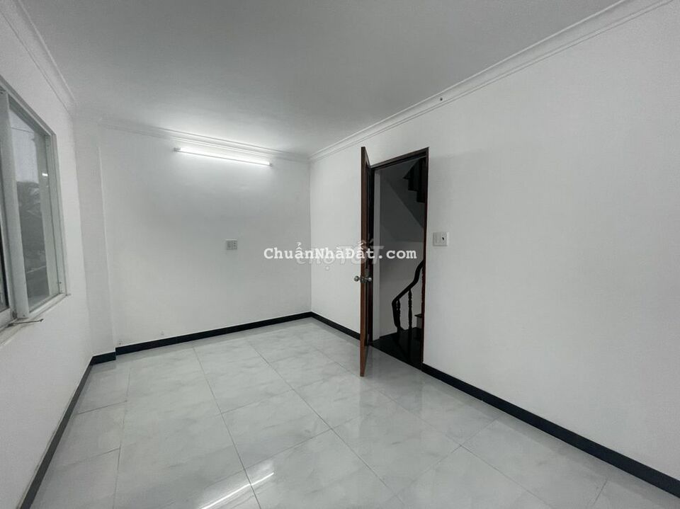 MẶT TIỀN KINH DOANH - NGANG 5M - SAU LƯNG TRƯỜNG ĐH NGUYỄN TẤT THÀNH.