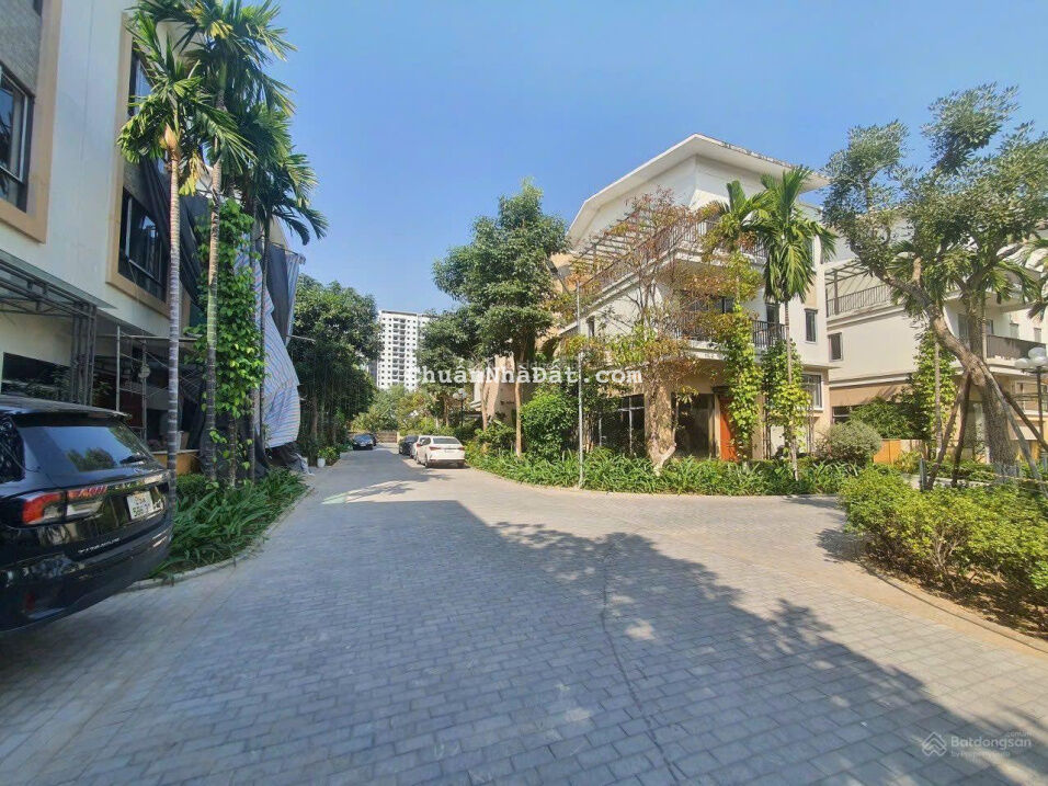 Cần bán căn biệt thự xây thô nhìn vườn hoa, trục chính của KĐT HUD Trầu Cau, TP BN. Giá chỉ 1x tỷ