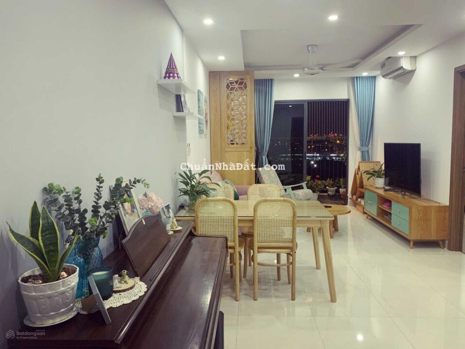 Bán căn chung cư full đồ, DT 69,9m2 tại Hope Residences Phúc Đồng, tầng trung view đẹp