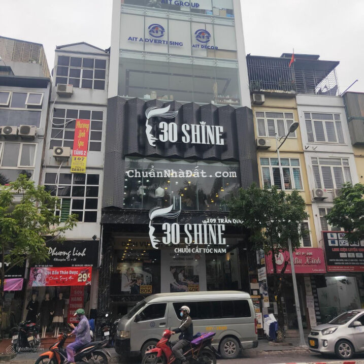Chính chủ cần bán gấp nhà mặt phố Trần Quốc Hoàn 100m2 mặt tiền 7.5m vỉa hè rộng giá 39 tỷ