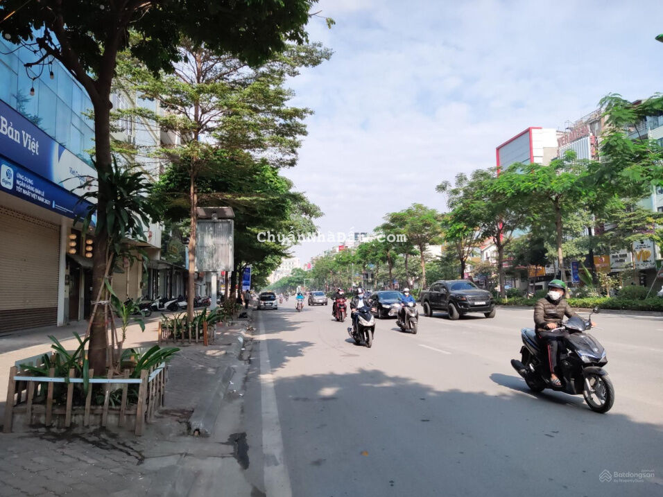 Bán nhà mặt phố khu Trần Thái Tông hơn 20 tỷ, 70m2 mặt tiền 5m xây 4 tầng phố kinh doanh tốt