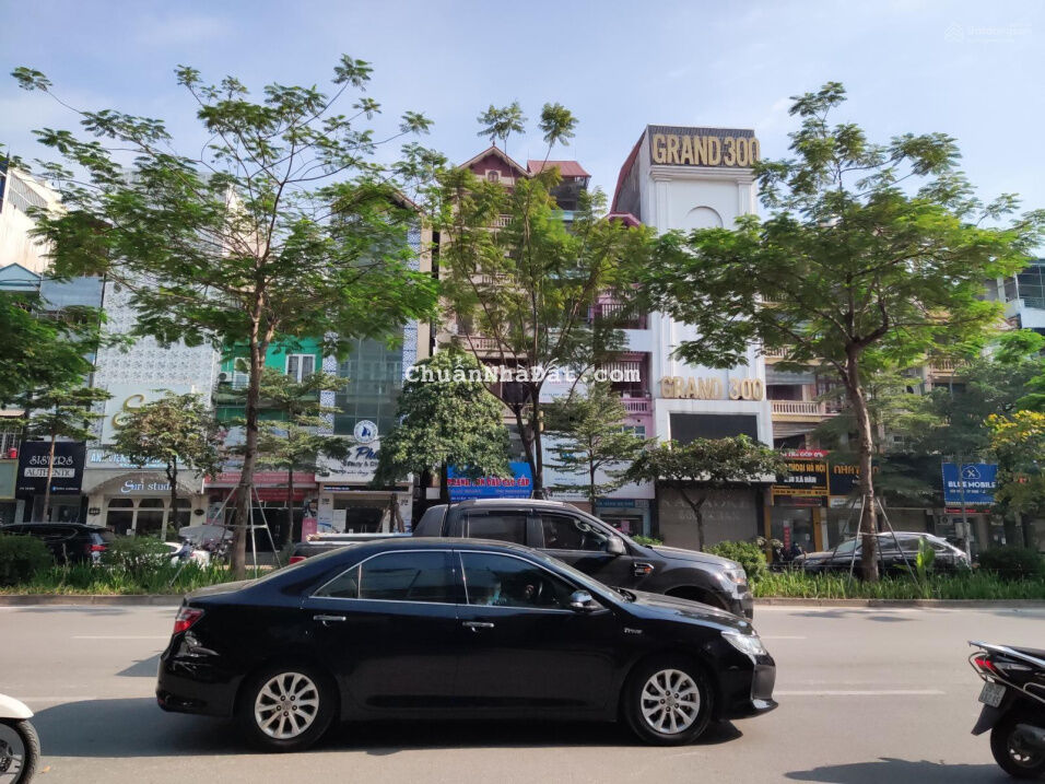Bán nhà mặt phố khu Trần Thái Tông hơn 20 tỷ, 70m2 mặt tiền 5m xây 4 tầng phố kinh doanh tốt