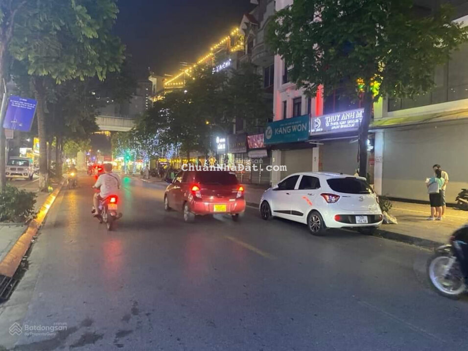 Mặt phố Trần Thái Tông - Cầu Giấy 70m2 - MT 5,5m - vỉa hè đá bóng - kinh doanh sầm uất