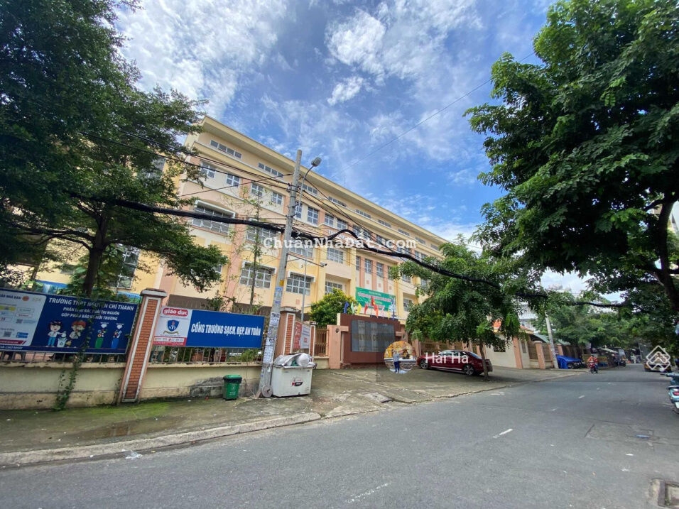 Bán nhà mặt tiền 4 tầng sát bên nhà ga T3 sân bay Tân Sơn Nhất, Hoàng Hoa Thám, Tân Bình. DT 5x14m