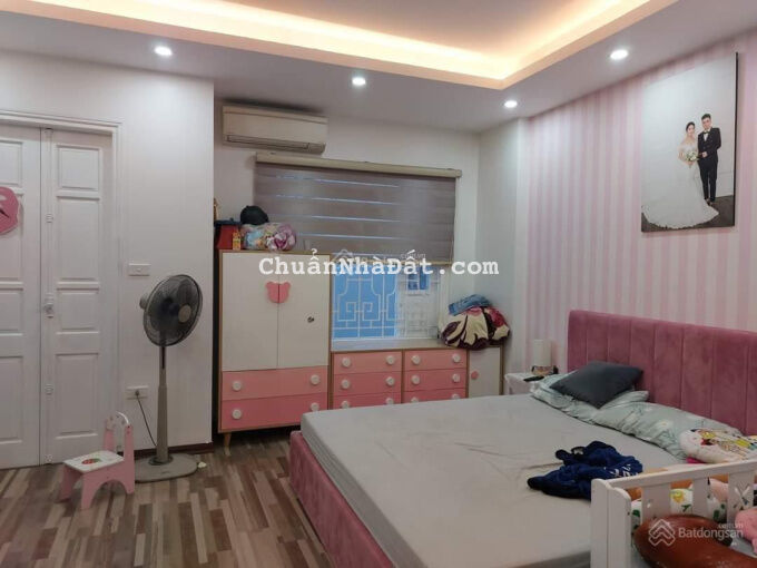 Nhà đẹp Trần Quốc Hoàn 60m2, gara, 2 mặt thoáng, phân lô, ô tô tải, kinh doanh giá 9.8 tỷ