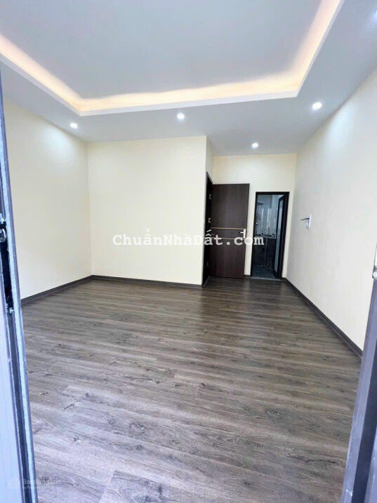 Bán nhà Ngô Gia Tự, Big C Long Biên 35m2, 5T, nhà đẹp ơ luôn, 3.28 tỷ LH: 0975904681