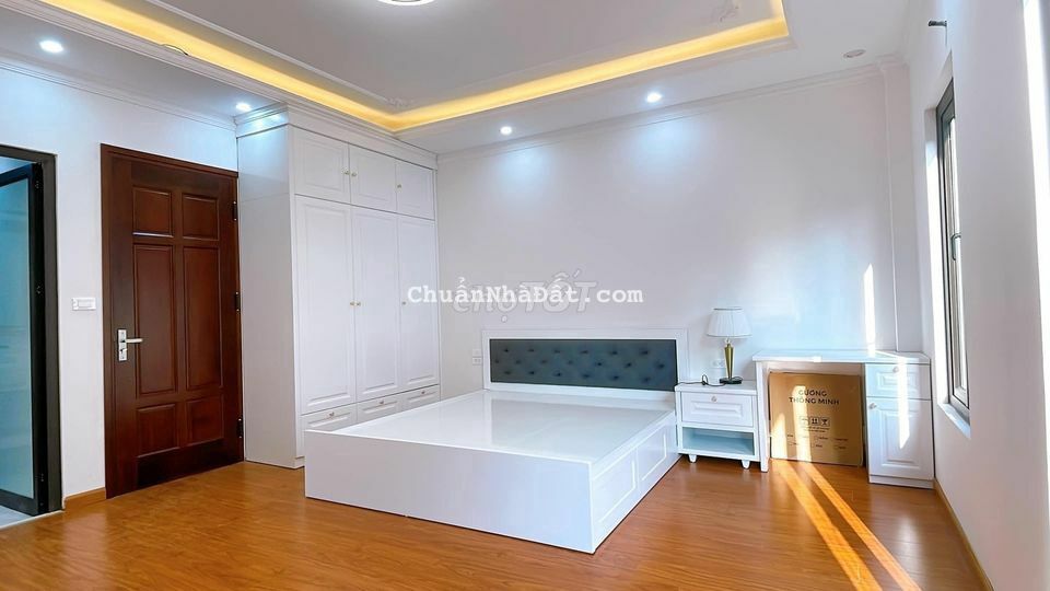 BÁN NHÀ NGÕ 206 CỔ LINH-LONG BIÊN 40M 5T 6 NGỦ- CẠNH ÔTÔ- CHỈ 3,6 TỶ