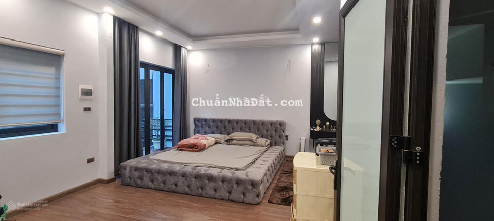 BÁN NHÀ BỒ ĐỀ,LB 40M2,5 TẦNG, TẶNG NỘI THẤT,GẦN Ô TÔ, SÁT HỒ, GIÁ NÀO CŨNG BÁN ,CHỈ 4.4 TỶ CÓ BỚT