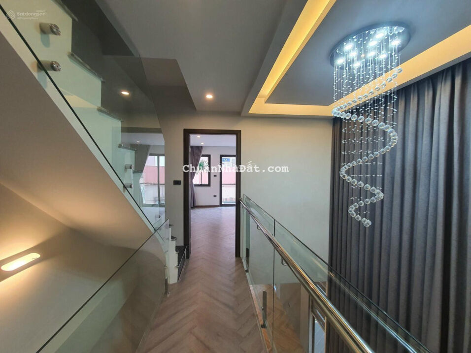 Bán nhà phố Cổ Linh - Phố Trạm đối diện Aeon LB 54m2 - 6 tầng thang máy lô góc 0936368787