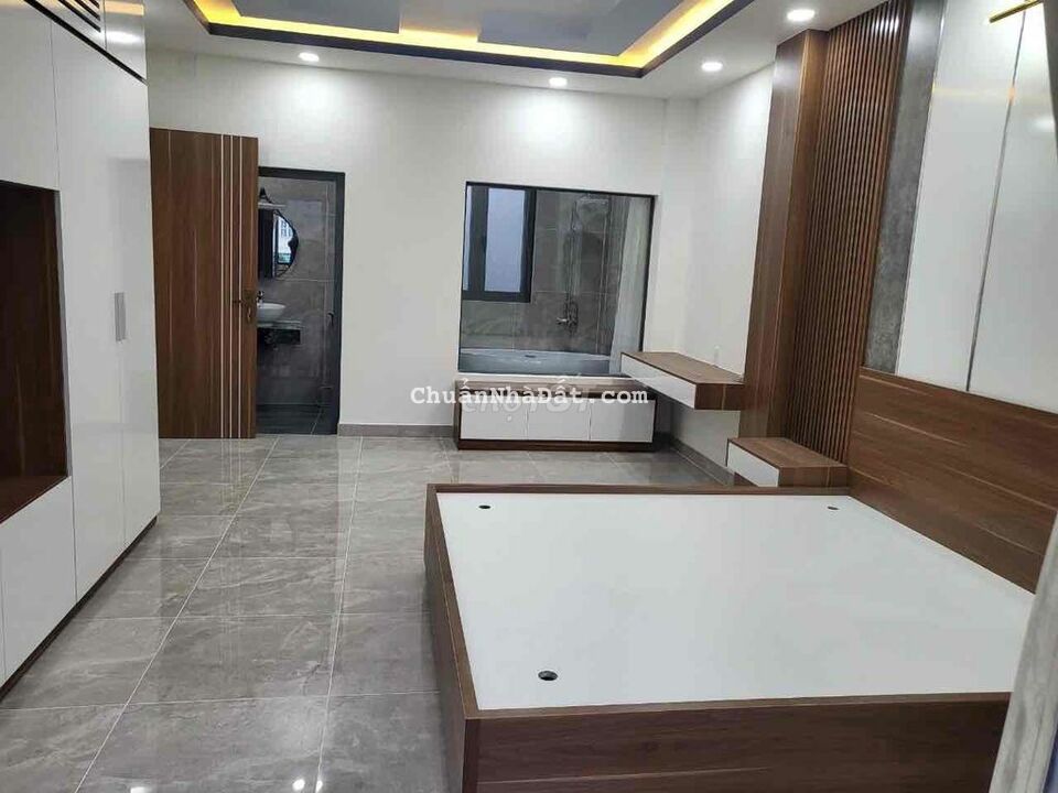 Nhà mới 100% 9 x 10 full nội thất, Mt 8m kdc Hoàng Hoa Nguyễn Bình