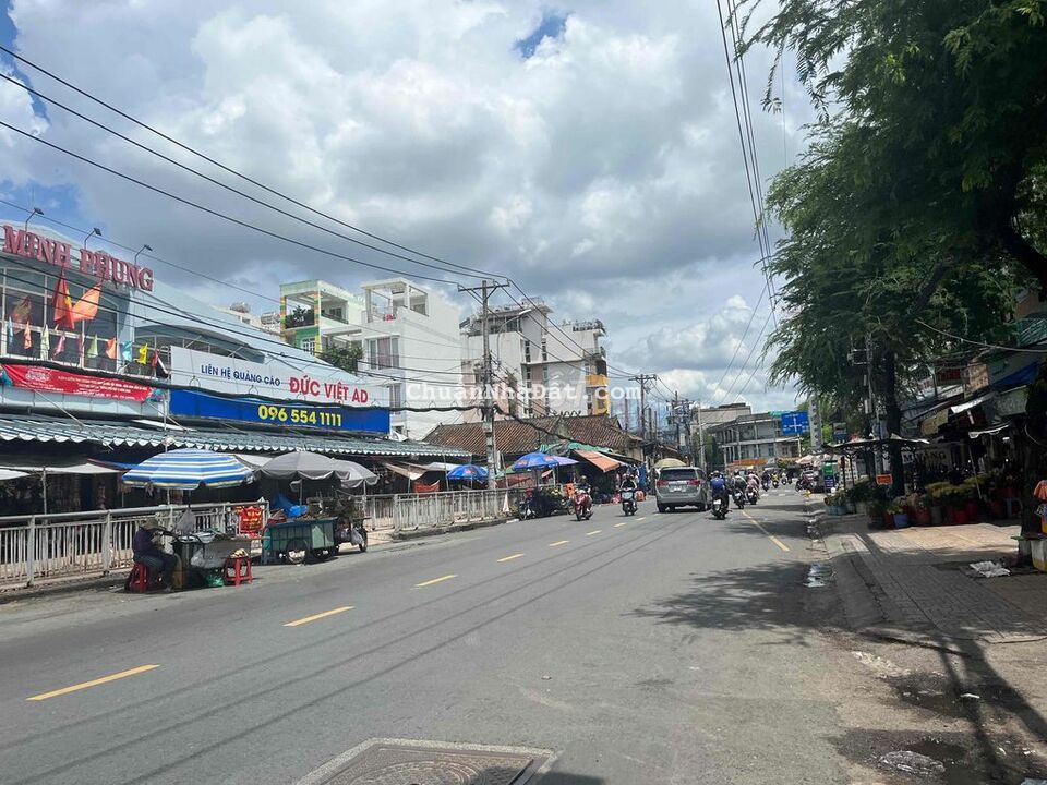 Măt tiền Trần Văn Kiểu, ra Hậu giang gần lắm ạ