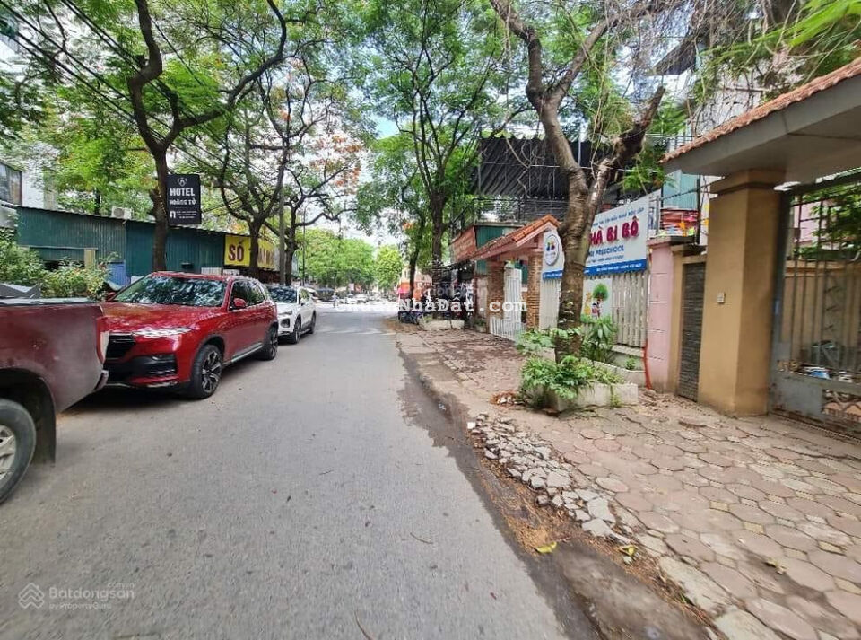 Bán nhà Yên Xá, Thanh Trì, phân lô vỉa hè ô tô tránh, kinh doanh sầm uất, tặng nội thất
