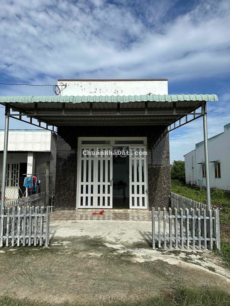 Bán nhà c4 182m2 tại xã Hoà Khánh Nam, huyện Đức Hoà, tỉnh Long An
