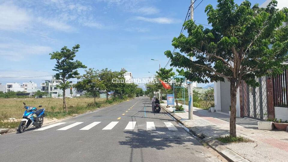 Lô ngã 3 Nam Hòa Xuân cho khách xây nhà 100m2 tây nam sạch