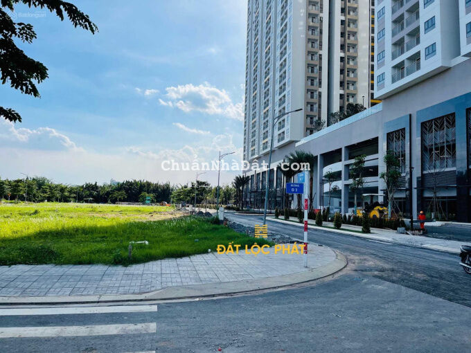 Gia đình kẹt tiền bán lô góc MT đường DT 8x18.3m dự án Q7 Saigon Riverside, giá 12 tỷ