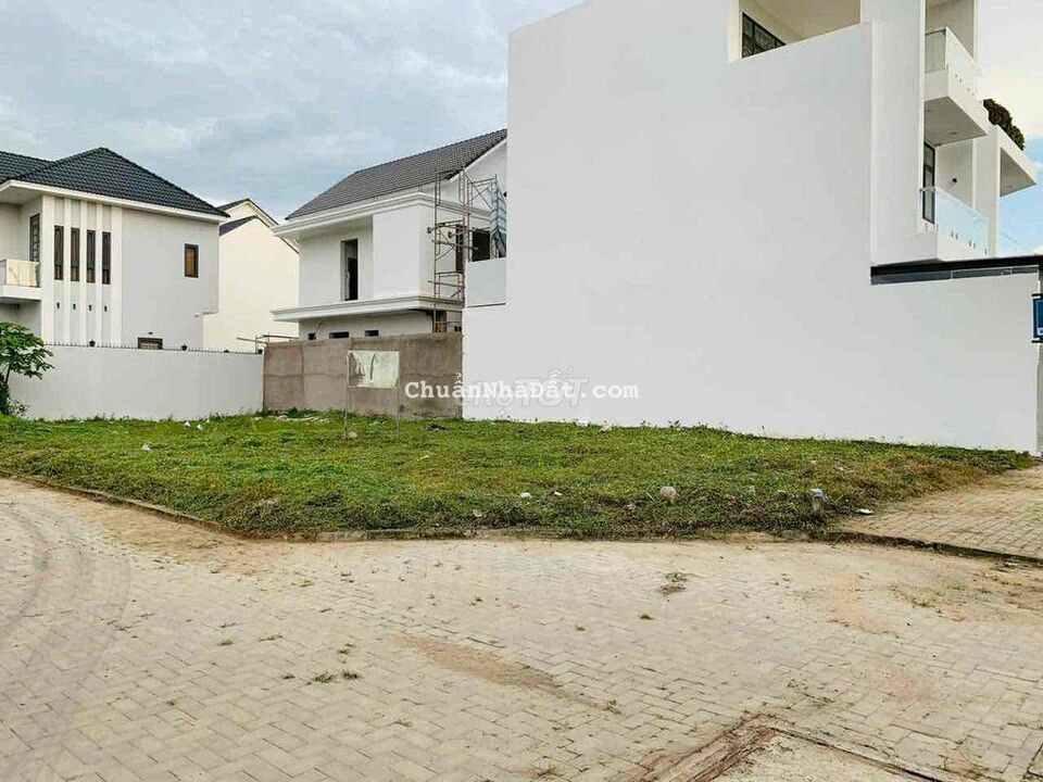 cho thuê nền góc ngay hồ cảnh quang kdc nam long