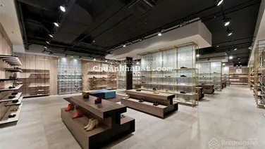 Cho thuê biệt thự Ngoại Giao Đoàn - rộng 330m2, 4 tầng, đầy đủ nội thất xịn, có thang máy, sân vườn