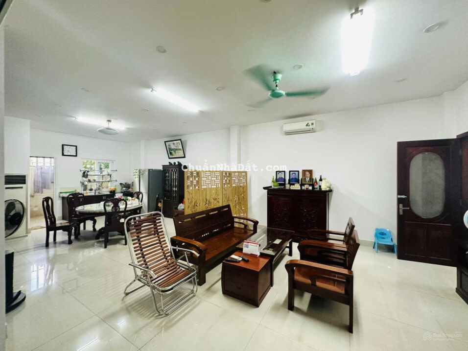 Siêu biệt thự đường Bạch Đằng khu sân bay: 8x20m, trệt 3 lầu, 8 phòng ngủ