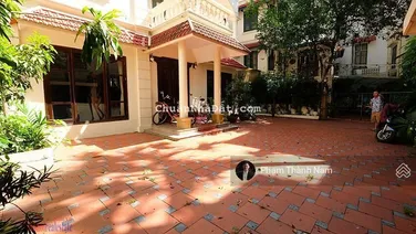 Cho thuê biệt thự sân vườn 250m2 - 3T 4 ngủ - phố Tô Ngọc Vân, Quảng An Tây Hồ Hà Nội sát Hồ Tây