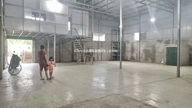 Cho thuê kho rộng giá rẻ 300m2 ở Yên Duyên Yên Sở, nền cao mái thoáng kín đáo