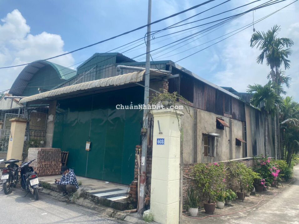 Cho thuê kho xưởng 250m2 & 300m2 phường Cự Khối có điện 3 pha, xe tải lớn ra vào LH: 0902132489