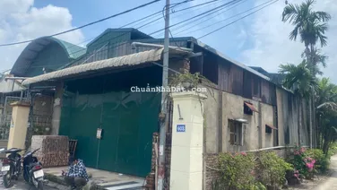 Cho thuê kho xưởng 250m2 & 300m2 phường Cự Khối có điện 3 pha, xe tải lớn ra vào LH: 0902132489