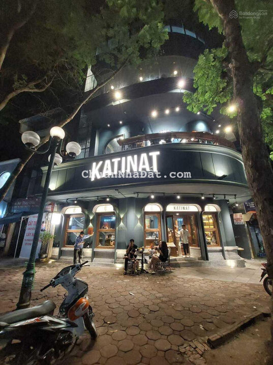 Cho thuê mặt phố khu vực Hoàng Cầu 60m2*5T chỉ 40 triệu/th hợp spa, salon, vỉa hè để xe thoải mái