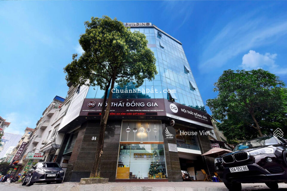 Mặt tiền sát Nguyễn Văn Linh - 240 m2 có thang máy đẹp