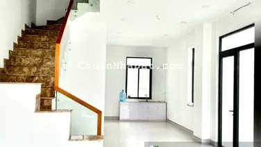 Chuyên cho thuê nhà phố Lakeview City quận 2 DT 7x20m đường 25m giá 25 triệu 4 tầng nhà hoàn thiện