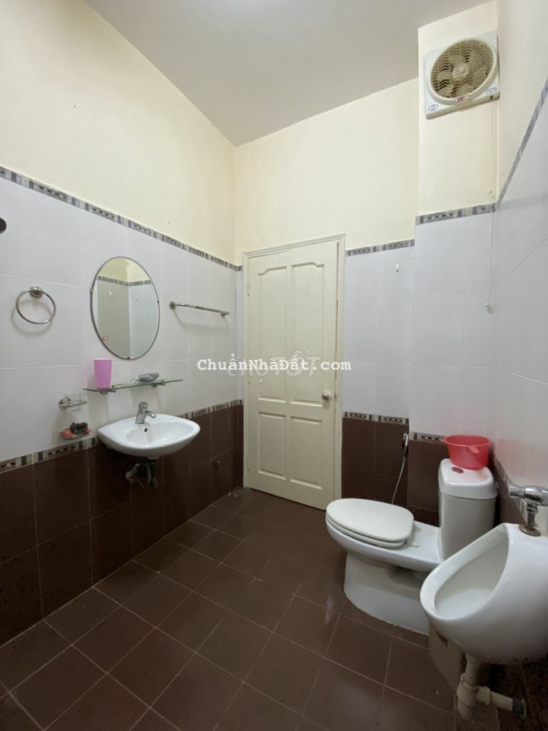 Cho nhà nguyên căn đường Quang Trung .