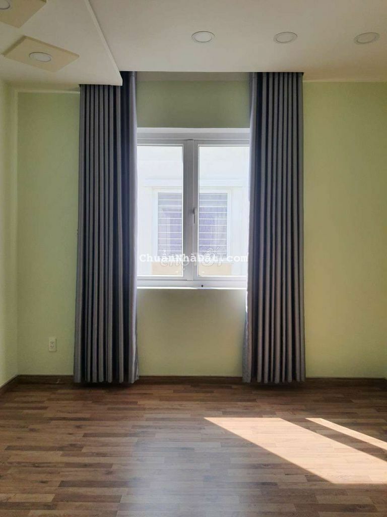 Cho thuê nhà có nội thất, căn biên có sân vườn nhỏ