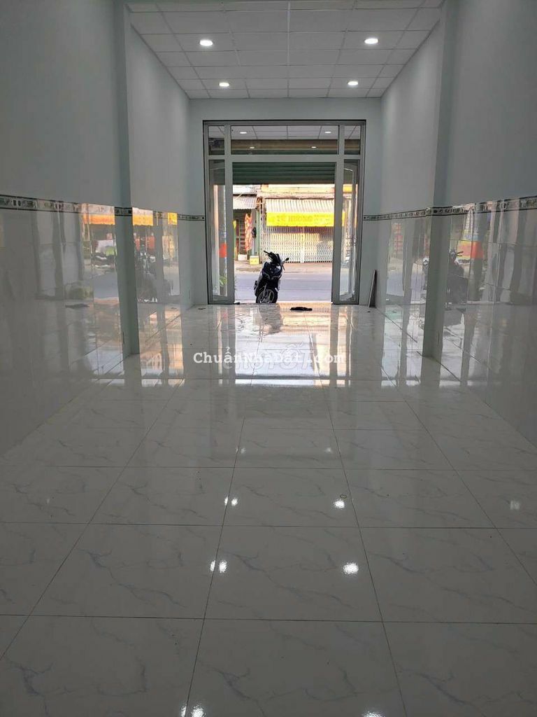 Cho thuê nhà mặt tiền QL50 xã Phong Phú giá rẻ. 9 triệu/tháng