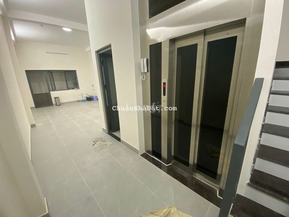 Nhà MT đường 6 4x20,3.5 tấm có thang máy