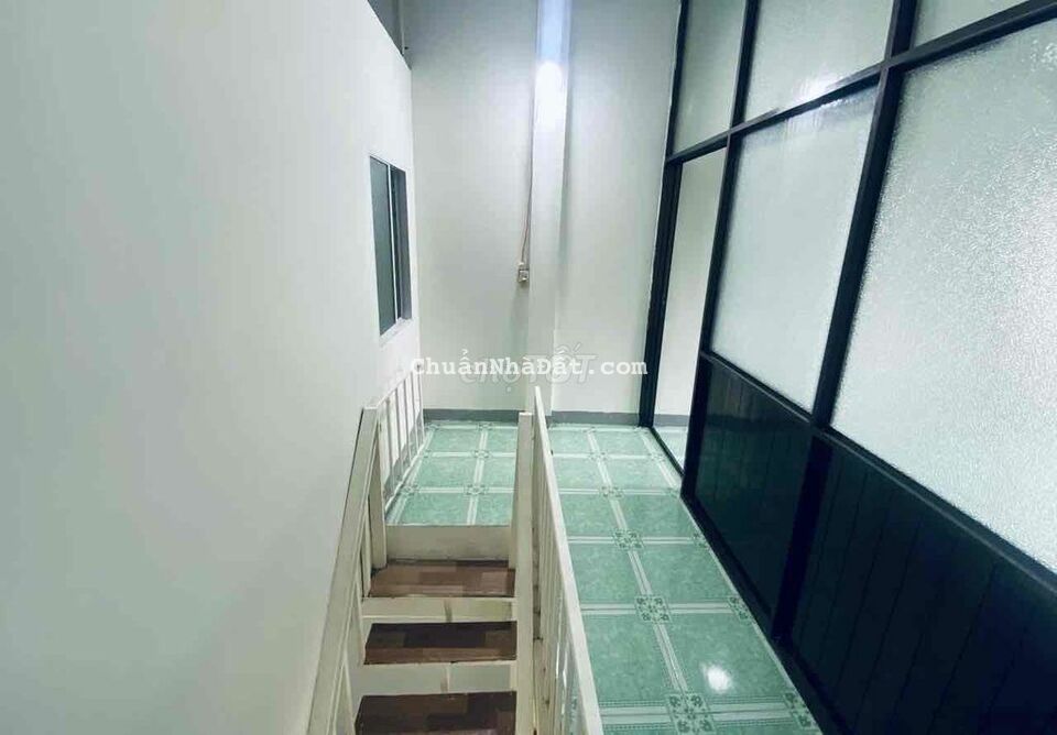 NHÀĐẸP,gần Q1,hàng Xanh,40m2, 1Trệt 1L 2P.Ngủ 2WC ở 4-5ng Ok
