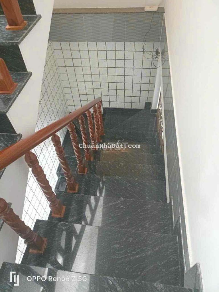 Nhà 2 lầu mới 100% 3 phòng ngủ có máy lạnh KDC Cửu Long