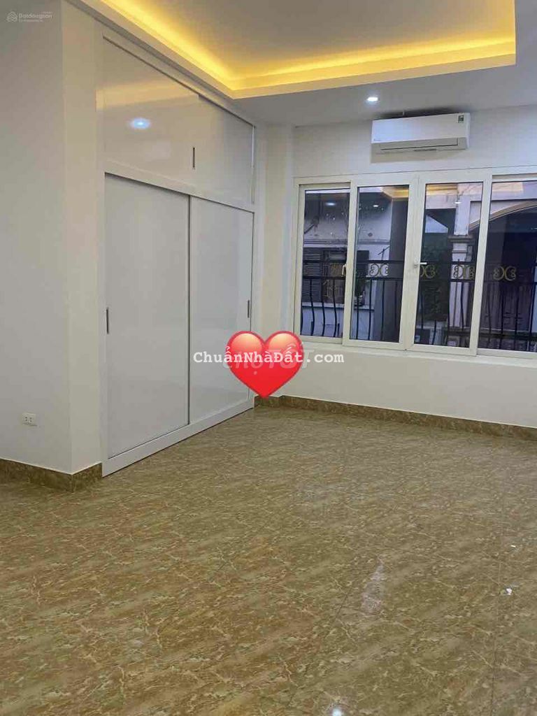 Cho thuê nhà Phạm Văn Đồng Cổ Nhuế có thang máy nhà xây mới. giá 35tr