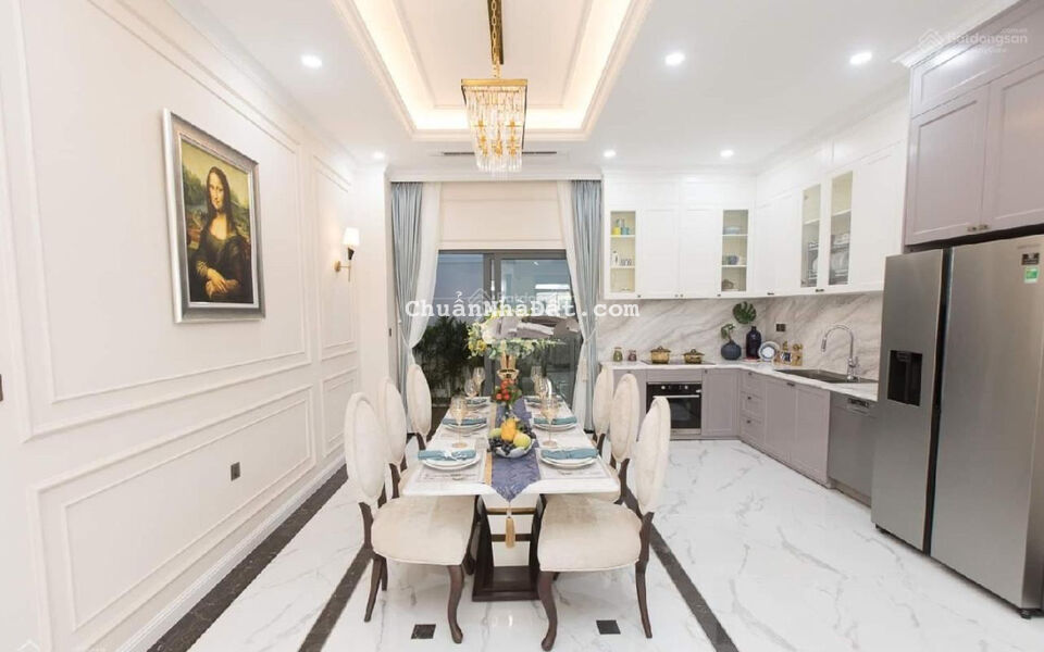 Cho thuê nhà 3 phòng ngủ phố Linh Lang. 40m2 x 5T thông sàn, full đồ, nhà đẹp, sàn gỗ. 16tr/th