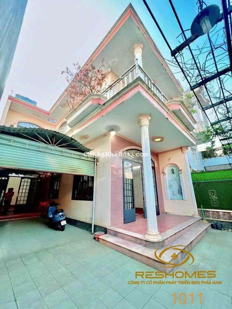 Nhà Biệt Thự đường 1 xẹc Lý Văn Sâm sân rộng oto 3PN 2 lầu đủ tiện ích