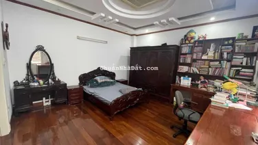 Cho thuê nhà Trần Kim Xuyến 200 m2, mặt tiền 13m, 4 tầng, nội thất xịn, sân vườn, gara ô tô 90tr/th