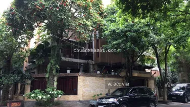 Cho thuê biệt thự Nguyễn Thị Định 250 m2, 3 tầng, lô góc, giá 100 triệu/tháng