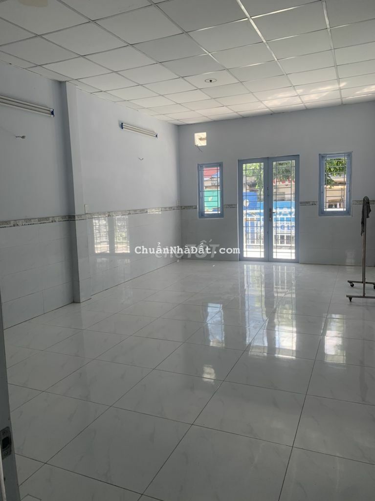 NHÀ 1 LỮNG ĐÚC 1 LẦU 2PN MẶT TIỀN KD NGUYỄN KIỆM ĐỐI DIỆN XÉO BV 175